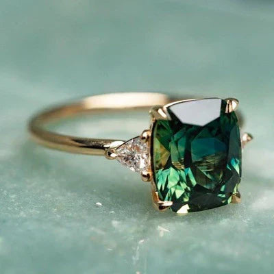 Anillo Oro con Piedra de Inspiración Vintage