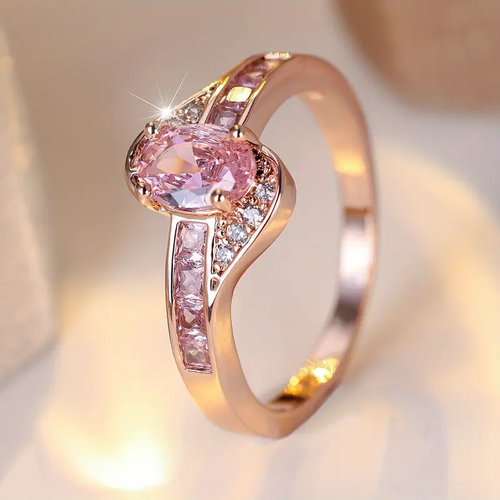 Anillo Dorado con Cristal Rosa