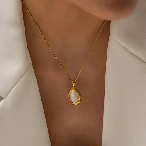 Collar Oro con Ópalo Ojo de Gato Oval