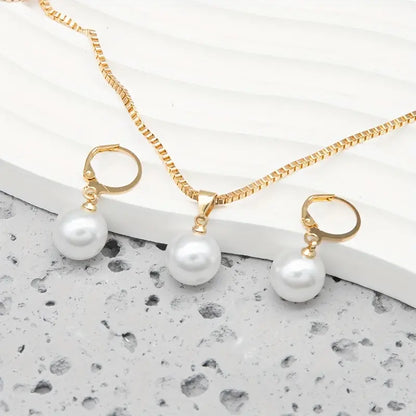 Set de Joyería Elegante con Perlas