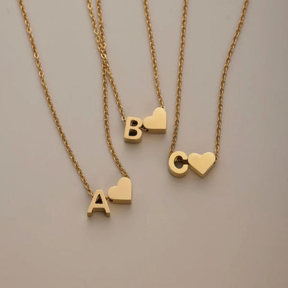 Collar Inicial Atemporal con Corazón