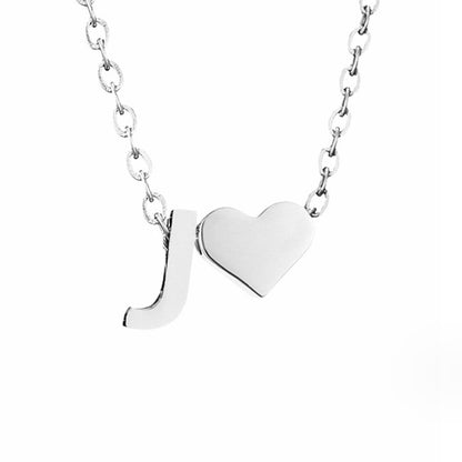 Collar Inicial Atemporal con Corazón