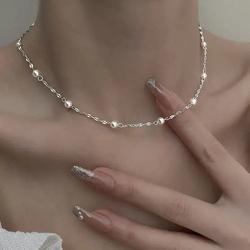 Collar Elegante con Perlas Luminosas