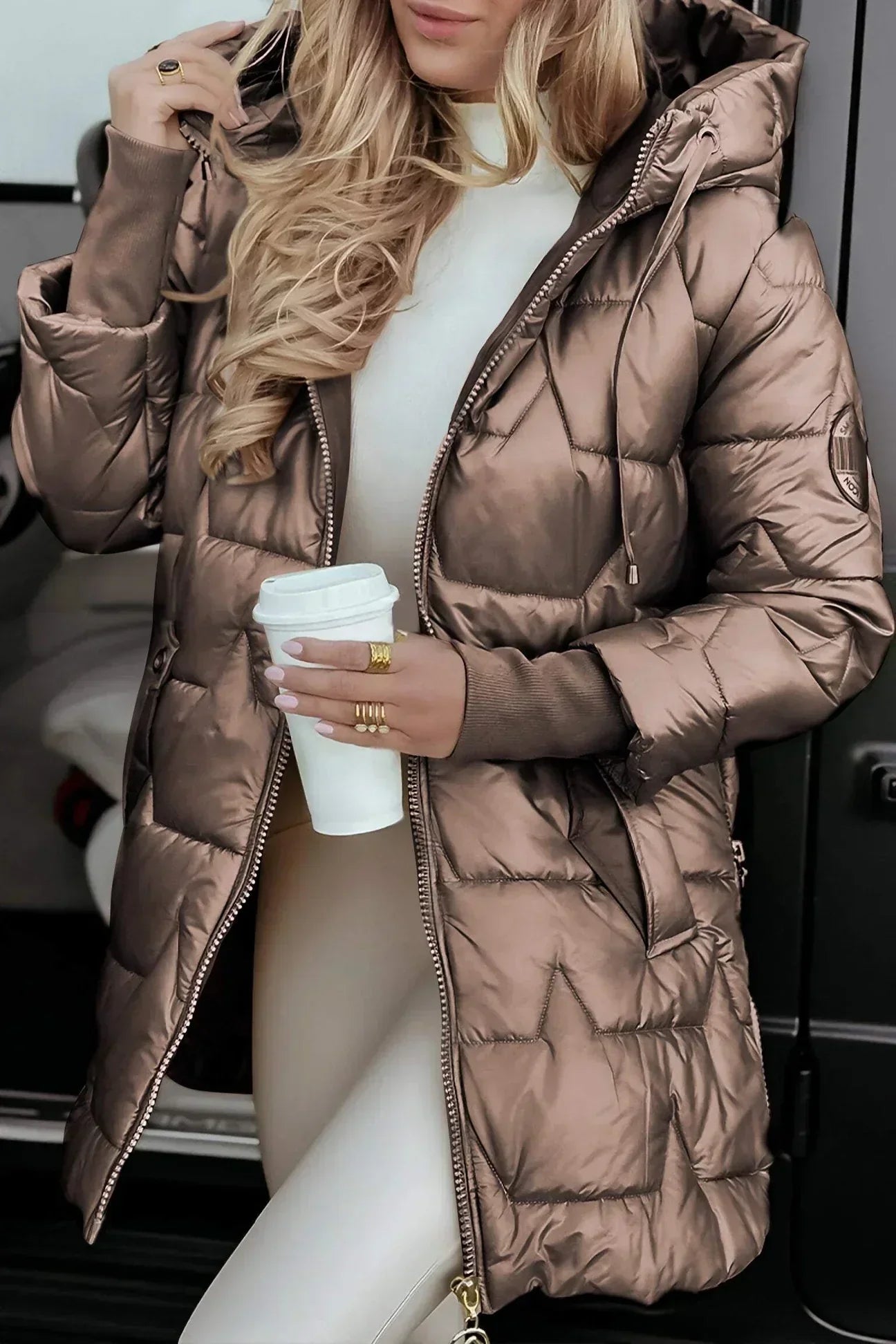 Celestia | Elegante abrigo de invierno con capucha y acolchado