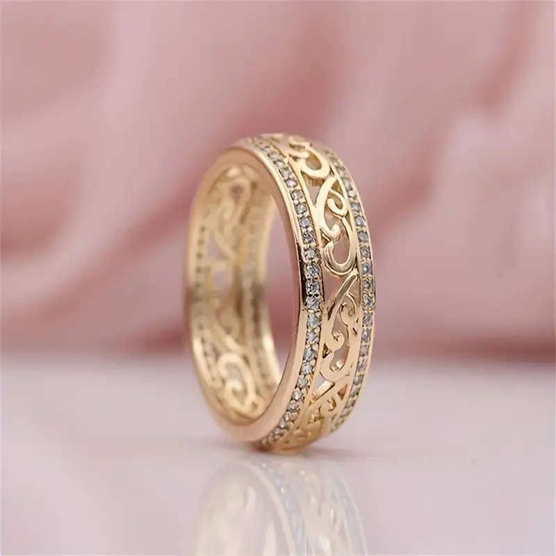 Anillo Dorado Filigrana con Cristales