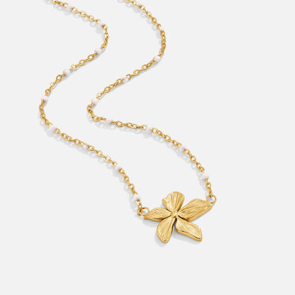 Collar Elegante con Flor en Oro