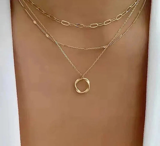 Collar Clásico Oro en Capas con Colgante